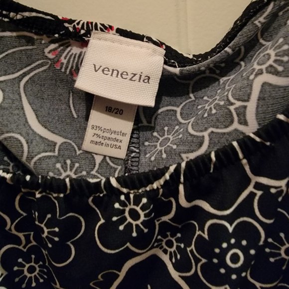 Venezia Black/White Floral Blouse with Red Accents – Cowl Neck – Size 18-20 - Picture 3 of 6